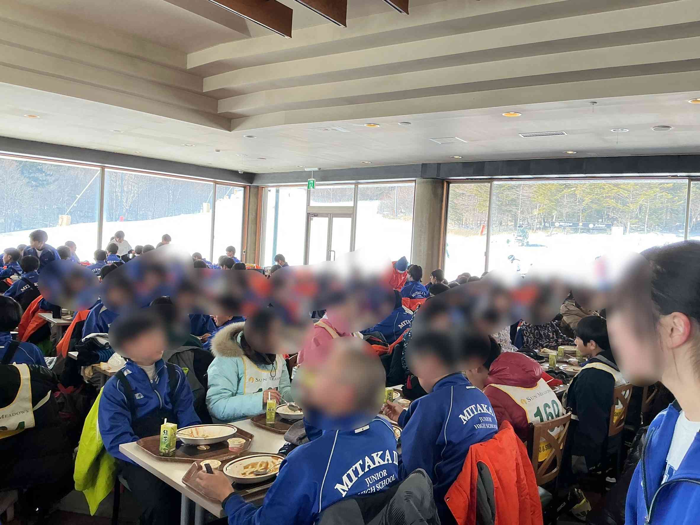 　ほっと一息。温かいカレーライスが疲れた体に染みました。